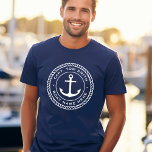Camiseta capitán del personalizado y borde de la cuerda de<br><div class="desc">Camiseta azul marino con un emblema blanco y elegante de ancla y cuerda con tu nombre personalizado y nombre del barco.</div>