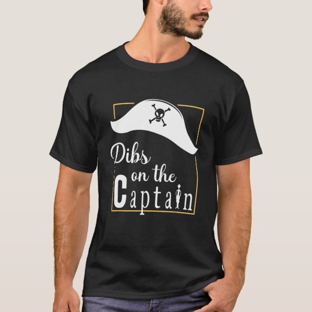 Camiseta Capitán Esposa se burla del diseño pirata del Capi (Anverso)