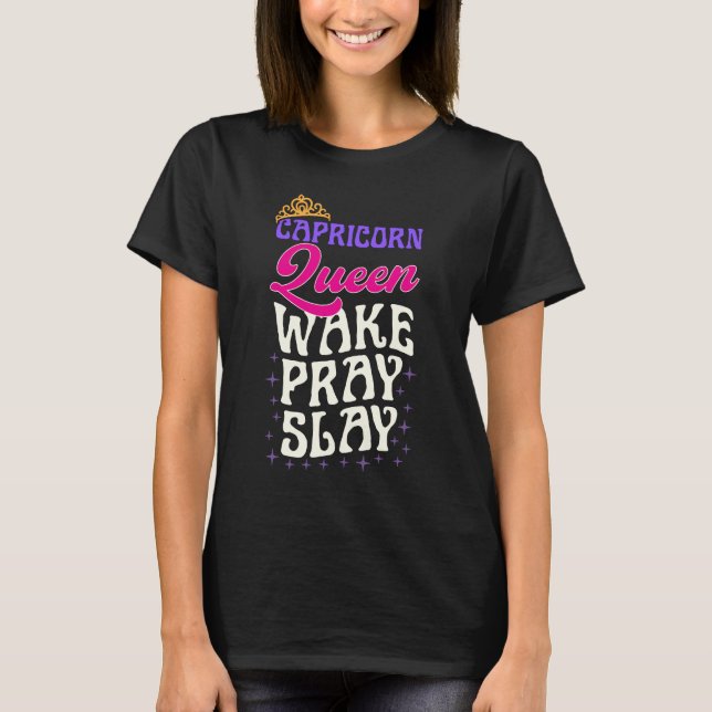 Camiseta Capricornio Reina Wake Pray Slay Christian Caprico (Anverso)