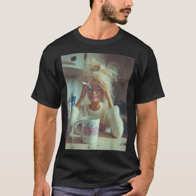 Camiseta Cara de muñeca divertida angustiado Meme fumando s (Anverso)