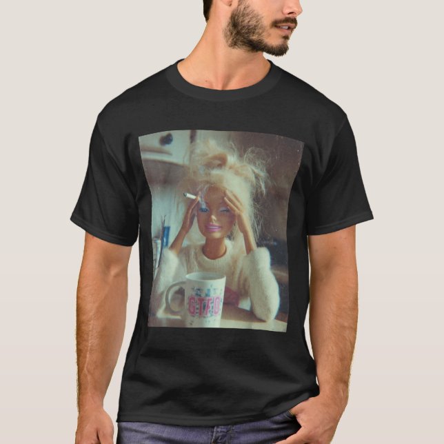 Camiseta Cara de muñeca divertida asquerosa Meme fumando tr (Anverso)