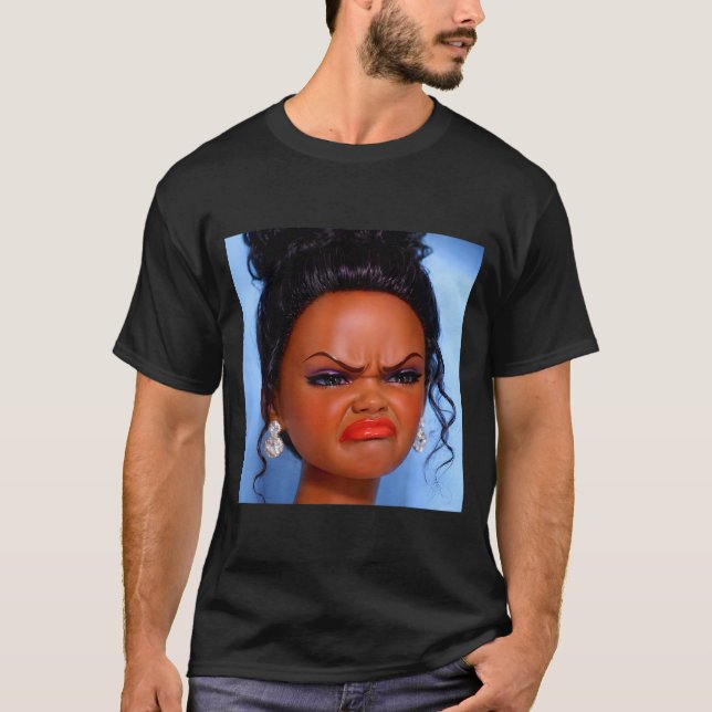 Camiseta Cara de muñeca negra disgustada enojada meme Enoja (Anverso)