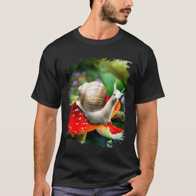 Camiseta Caracol Llama Sobre Hongo (Anverso)