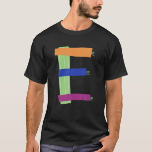 Camiseta Carácter de tipografía de letra E de alfabeto capr