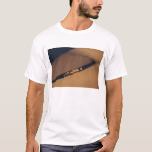 Camiseta Caravana de camellos en el desierto, Dunhuang, Gan