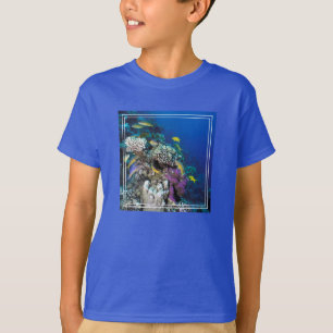 Camiseta Cardumen de salmonetes alrededor de pequeño coral