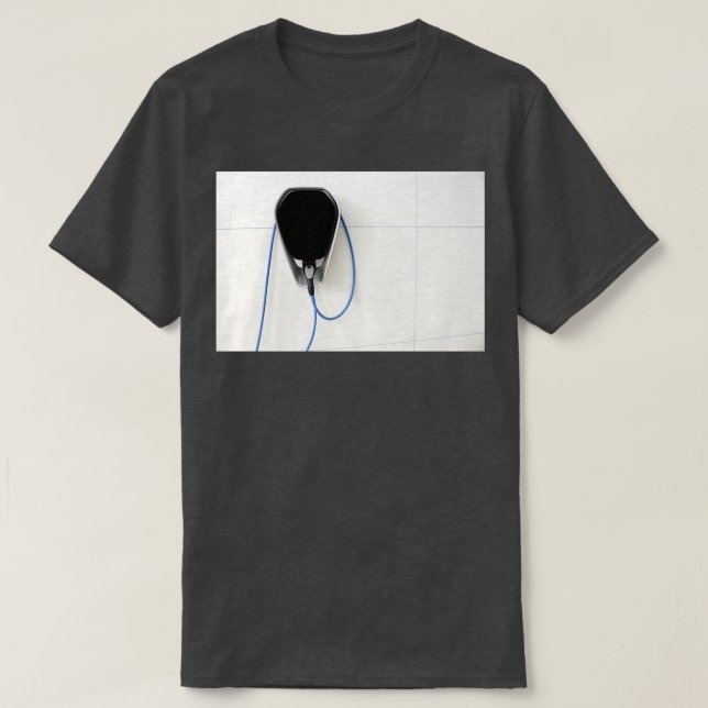 Camiseta cargador de batería de coche eléctrico en la pared (Diseño del anverso)
