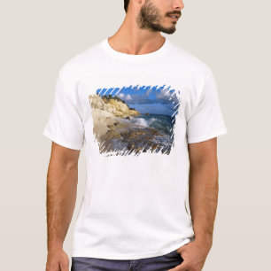 Camiseta Caribe, San Martín, Acantilados en la playa de Cup