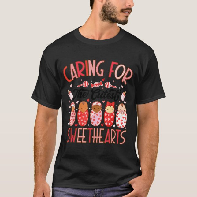 Camiseta Caring For The Cutest Sweethearts Nicu Nurse Valen (Anverso)