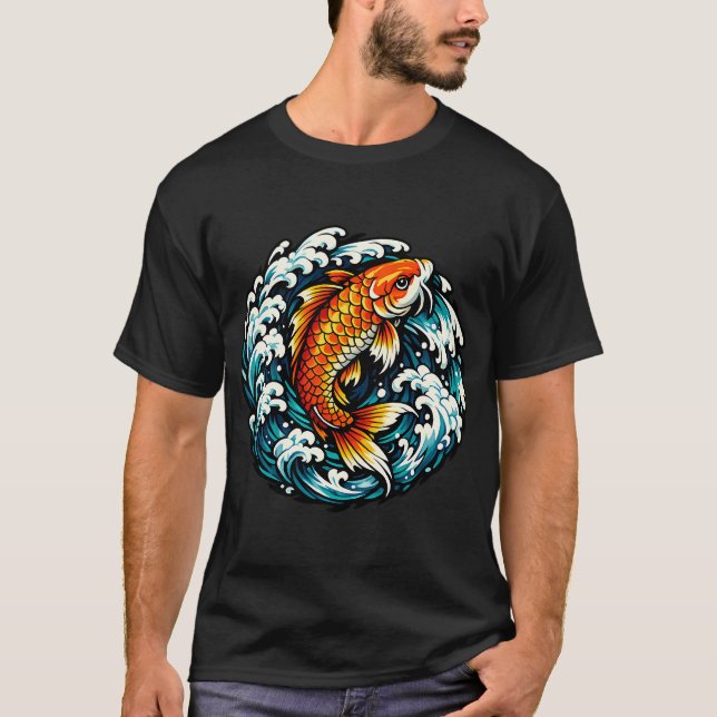 Camiseta Carpa dorada emergiendo a través de olas (Anverso)