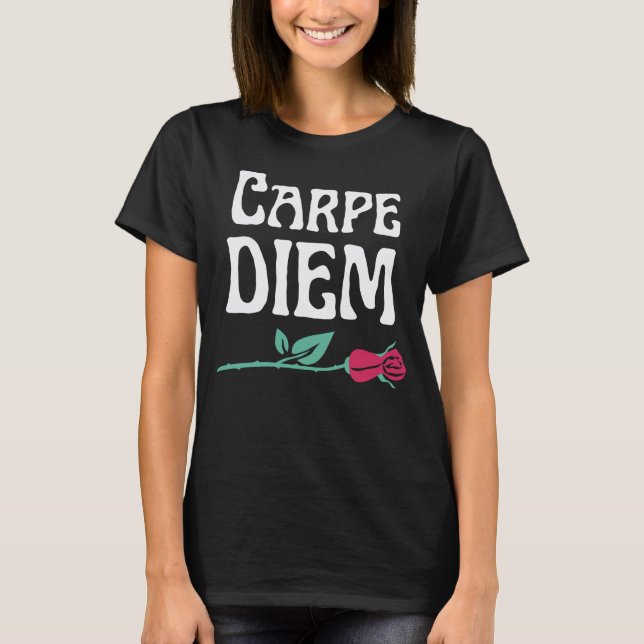Camiseta Carpe Diem Sabiduría Motivadora Academia Oscura (Anverso)