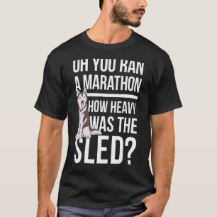 Camiseta Carreras de perro embelesada Sledding Huskies Mush
