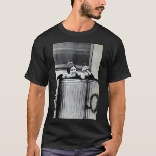 Camiseta Carrie Fisher en un cubo de basura