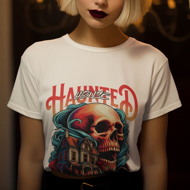 Camiseta Casa Aburrida: Donde Cada Rincón Tiene Un Secreto (Subido por el creador)