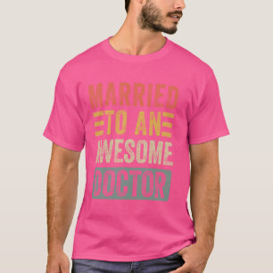 Camiseta Casada con una impactante Médico, graciosa esposa