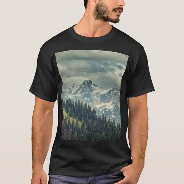 Camiseta Cascada Norte: Majestic Mountain Peak. (Anverso)