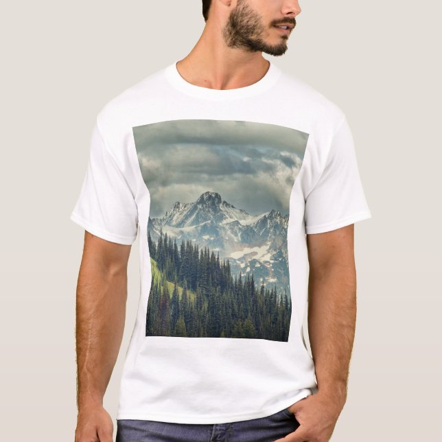 Camiseta Cascada Norte: Majestic Mountain Peak. (Anverso)