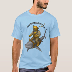 Camiseta Casco de buzo vintage montando un tiburón martillo