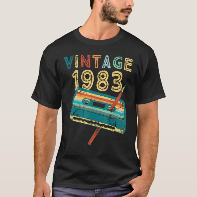 Camiseta Cassette musical de 1983 40 años (Anverso)