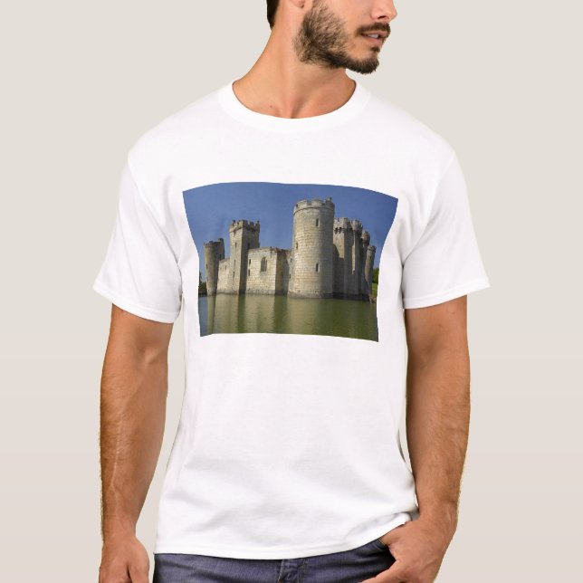 Camiseta Castillo de Bodiam (1385), reflejado en foso, Este (Anverso)