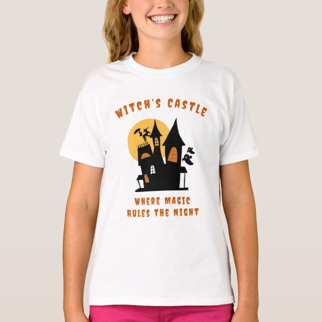 Camiseta Castillo de la Bruja de Halloween - Donde la magia (Anverso)