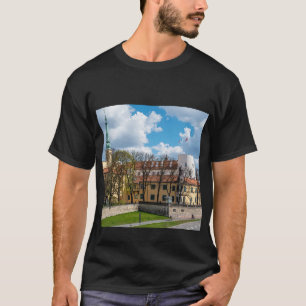 Camiseta Castillo Riga durante el día soleado en Riga, Leto