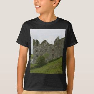 Camiseta Castillo viejo del edificio en la colina verde