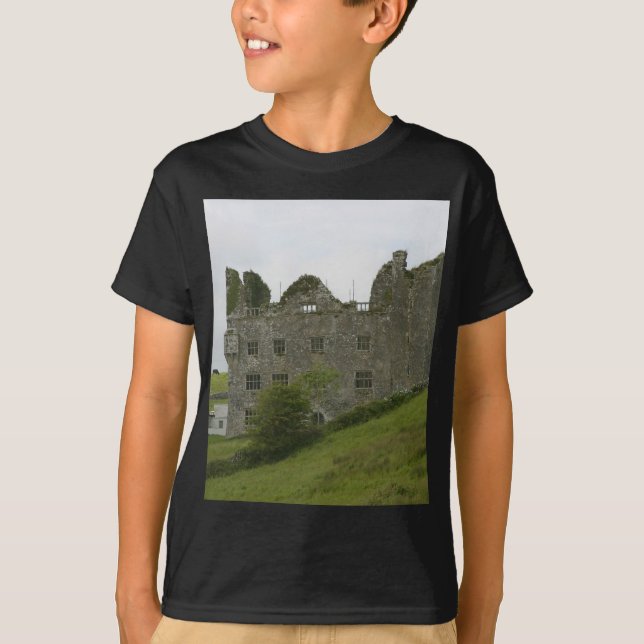Camiseta Castillo viejo del edificio en la colina verde (Anverso)