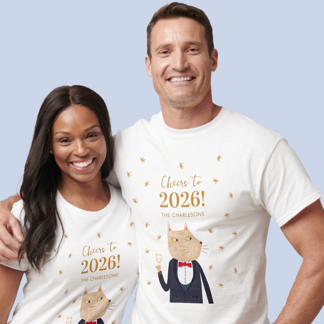 Camiseta Cat Cheers to 2026 New Year Personalized (Fun cat Cheers to 2026 New Year celebration personalized custom name t-shirt)