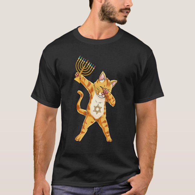 Camiseta Cat Hanukkah Dabbing Kitten Hebrew Menorah (Anverso)