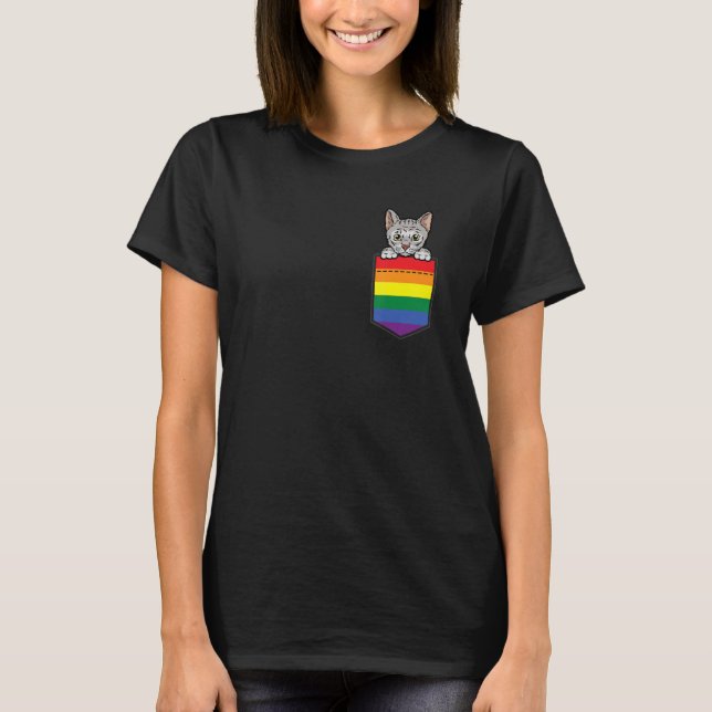 Camiseta Cat In Pocket Gay Pride LGBT-Q Rainbow Flag Funny  (Anverso)