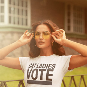 CAMISETA CAT LADIES VOTE T-SHIRT