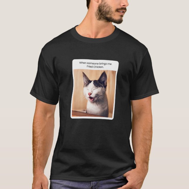 Camiseta Cat Meme When Someone Brings Me Fried Chicken (Anverso)