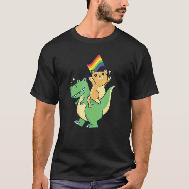 Camiseta Cat Riding Dinosaur With Pride Flag Rainbow LGBTQ  (Anverso)