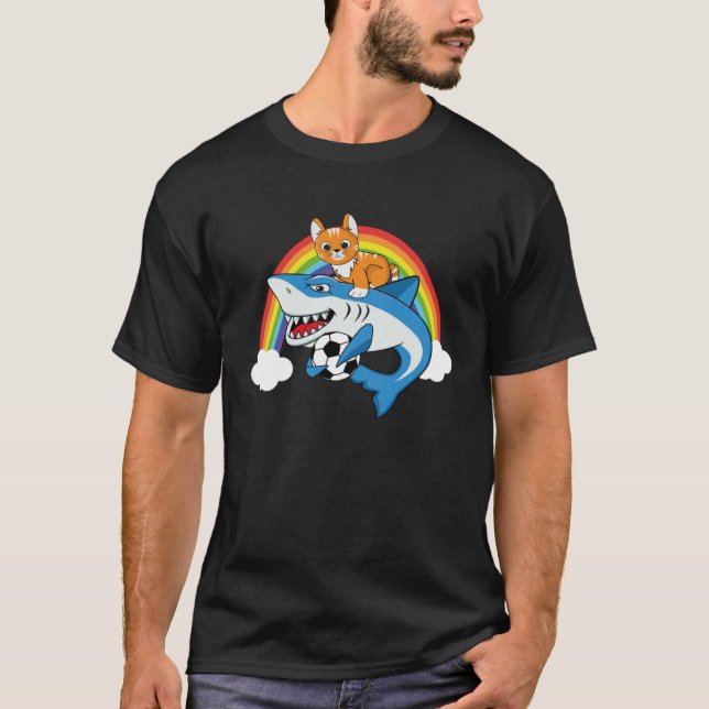 Camiseta Cat Riding Shark Playing Soccer With Rainbow Graph (Anverso)