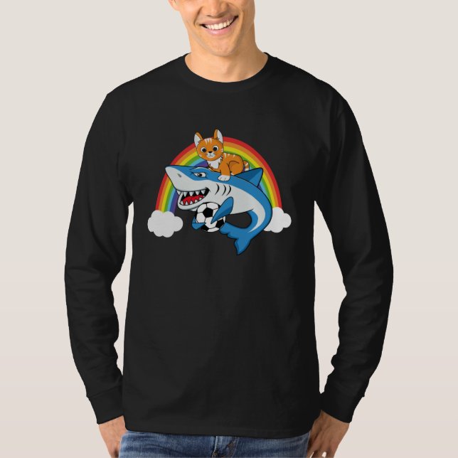 Camiseta Cat Riding Shark Playing Soccer With Rainbow Graph (Anverso)