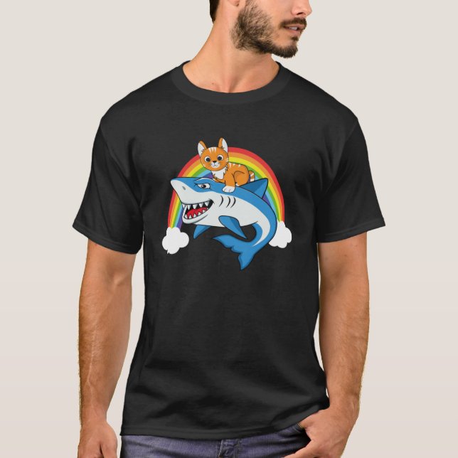 Camiseta Cat Riding Shark With Rainbow For Cat Mom Cat Dad  (Anverso)