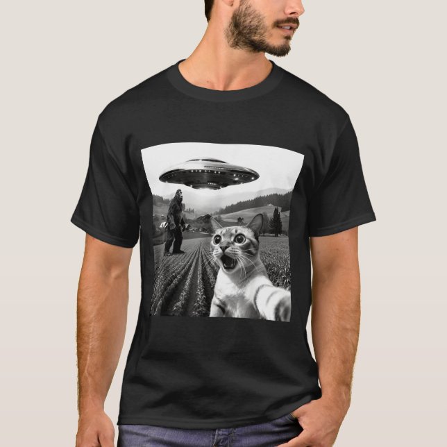 Camiseta Cat Selfie With Alien Ufo Funny Cat Alien Bigfoot  (Anverso)