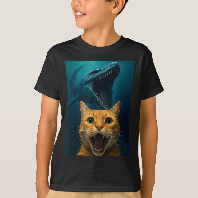 Camiseta Cat Selfie With Mosasaurus Dinosaur For Boys Kids  (Anverso)
