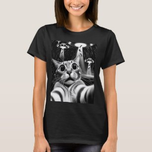 Camiseta Cat UFO Invasion Funny Cat Meme Retro Alien Cat UF