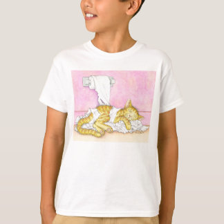 Camiseta CAT y papel higiénico