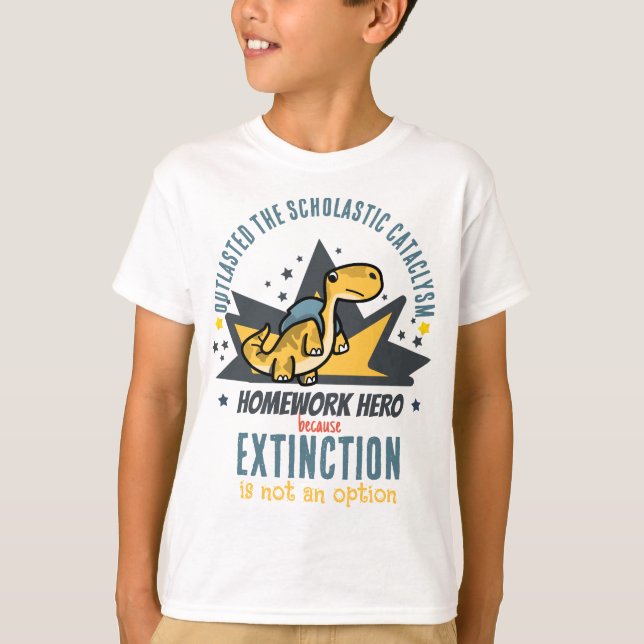 Camiseta Cataclismo escolar sobreviviente: Héroe de la casa (Anverso)