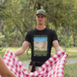 Camiseta Catarata en el Parque Nacional Yosemite<br><div class="desc">Diseño artístico vectorial yosemite. El parque es famoso por sus secuoyas gigantes y antiguas,  y por sus vistas al túnel,  la icónica vista de la gran caída de Bridalveil y los acantilados de granito de El Capitan y Media Cúpula.</div>