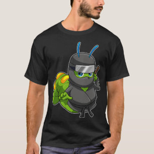 Camiseta Caterpillar como Ninja con espada