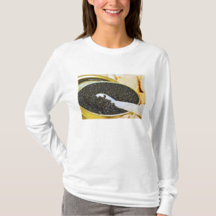 Camiseta Caviar negro y una cuchara de nácar para