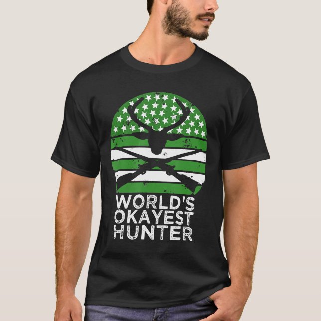 Camiseta Caza divertida en el mundo del cazador más Okayest (Anverso)