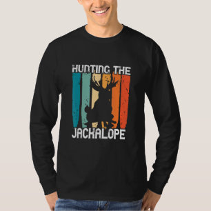 Camiseta Cazando El Jackalope Criptozoología Retro Críptido