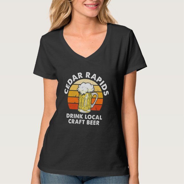 Camiseta Cedar Rapids bebe cerveza de artesanía local Iowa  (Anverso)