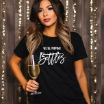 Camiseta Celebración de fiesta de novias personalizada<br><div class="desc">Diseño de fiesta nupcial moderno y divertido. Personalice la parte posterior con el texto que elija.</div>