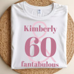 Camiseta Celebración del 60 cumpleaños con nombre personali<br><div class="desc">Celebra cumplir 60 años con estilo con este diseño moderno de cumpleaños número 60 que incluye tu nombre y las palabras "60 & Fantabuloso" en tipografía en negrita. Puedes personalizar este artículo cambiando el nombre y las palabras a lo que te guste y también la edad. Si necesitas ayuda con...</div>